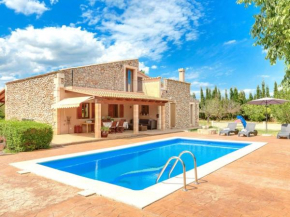 Beautiful country house with pool and air conditioning ideal for children